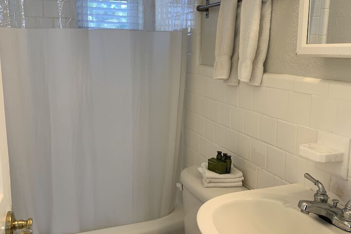 Room 121 of 158