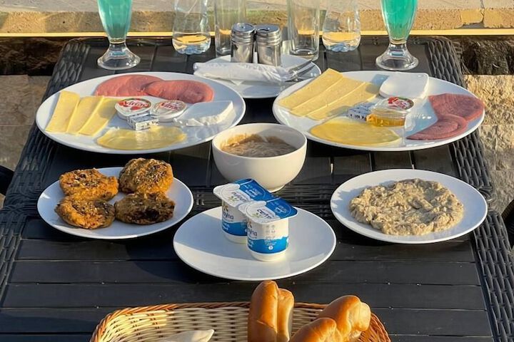 Breakfast/Coffee Service 103 of 109
