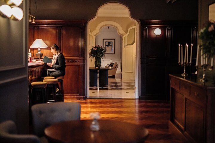 Lounge 72 of 89