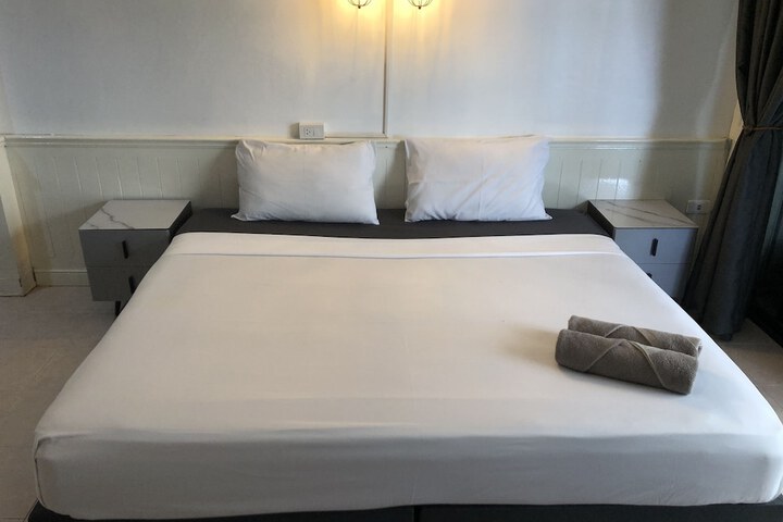 Room 6 of 89