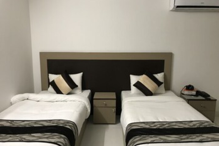 Room 9 of 27