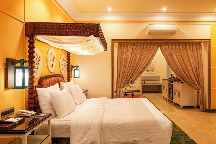Room 34 of 124