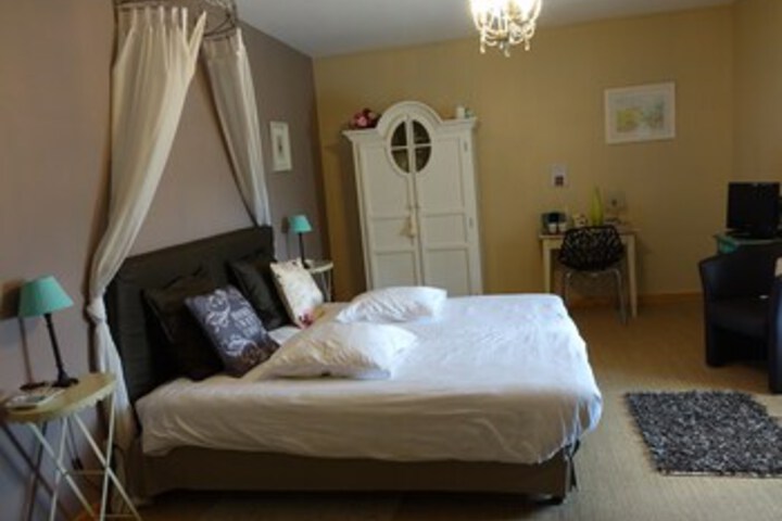 Room 30 of 35