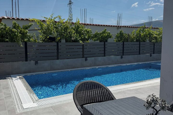 Pool 136 of 164
