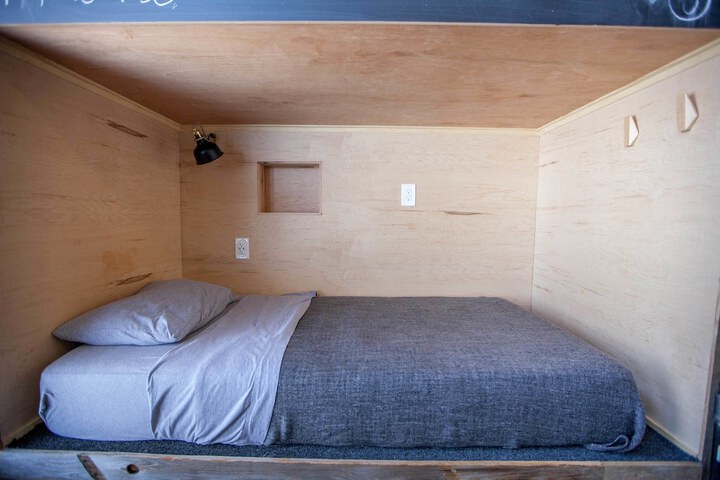 Room 9 of 49