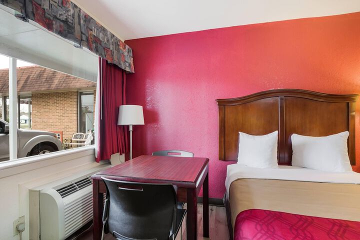 Room 18 of 27