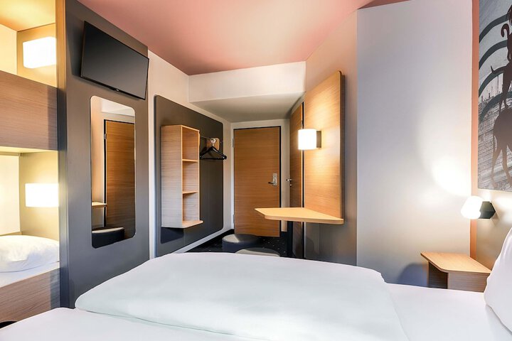 Room 9 of 30