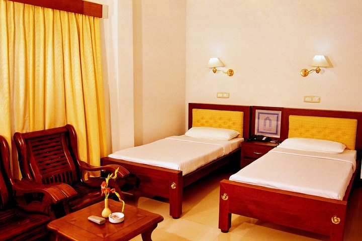 Room 7 of 9