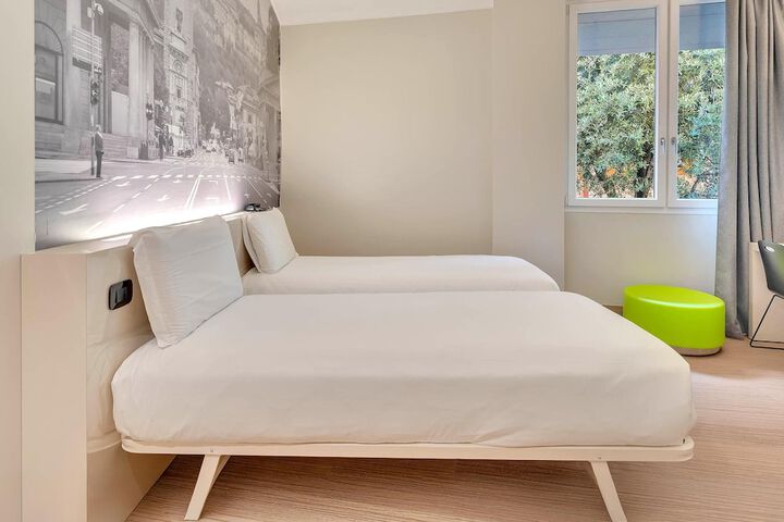 Room 4 of 36