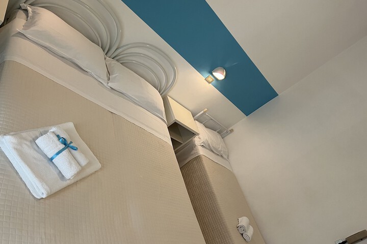 Room 2 of 41