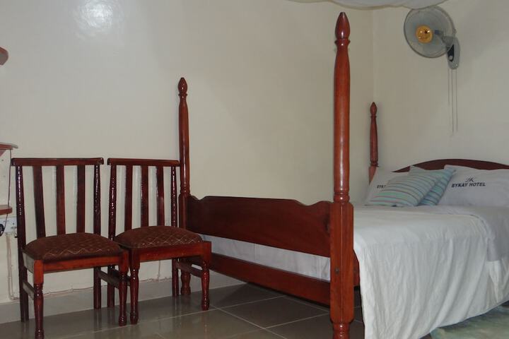 Room 6 of 19