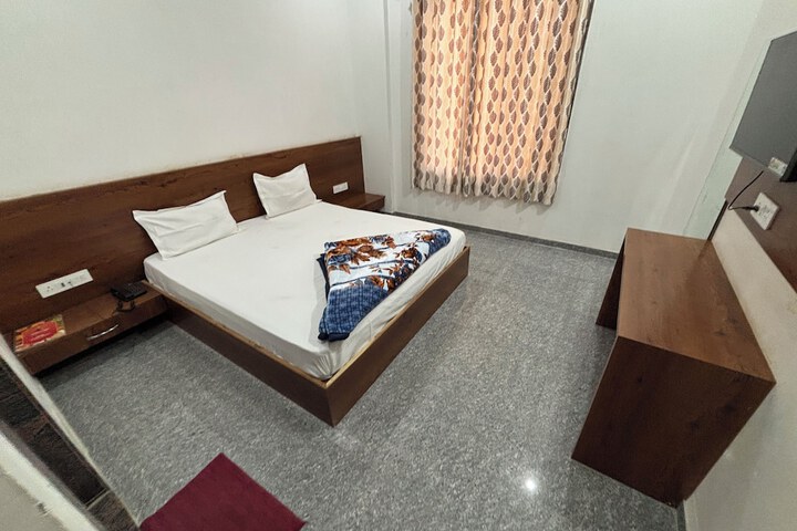 Room 28 of 63