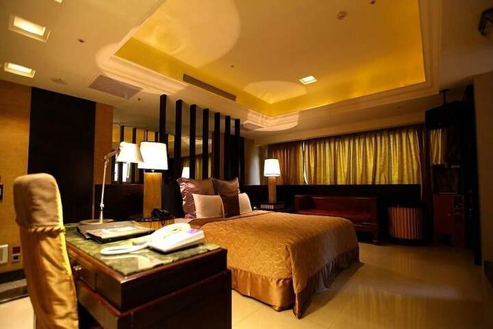 Room 12 of 68
