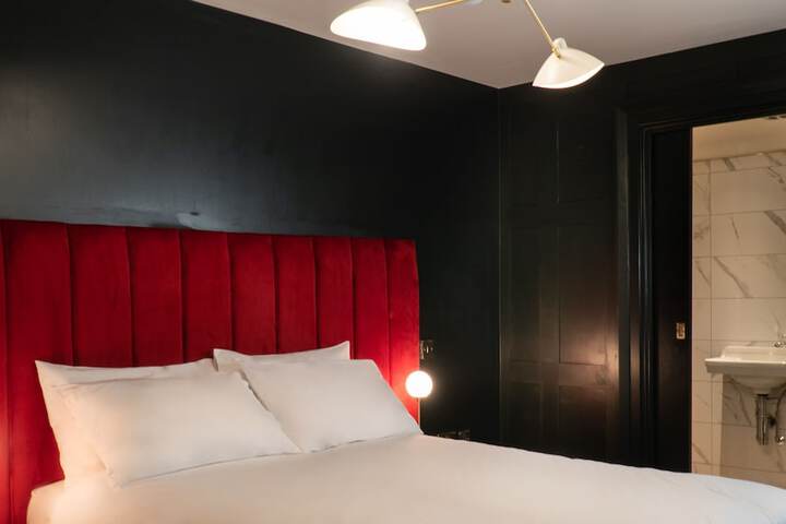 Room 17 of 106