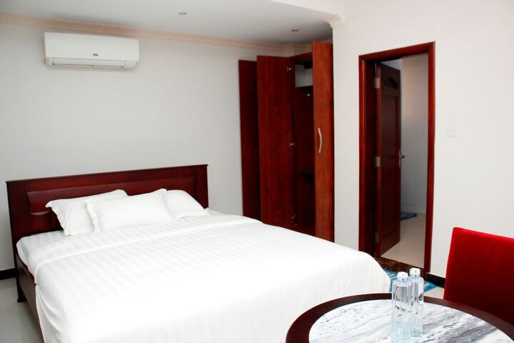 Room 25 of 117