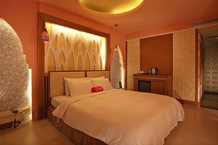 Room 3 of 32