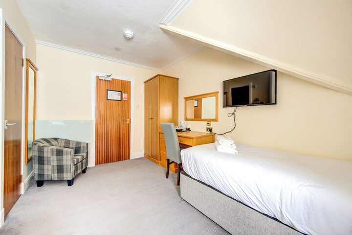 Room 28 of 105