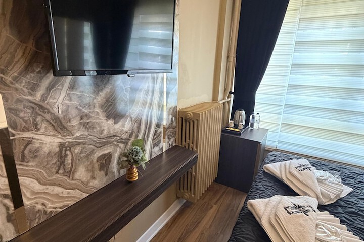 Room 34 of 59