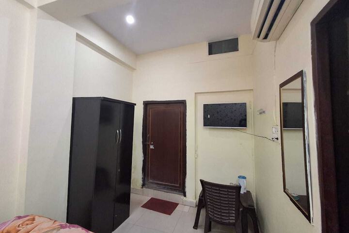Room 3 of 35
