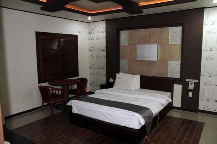 Room 20 of 29