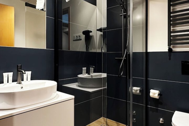 Room 82 of 108
