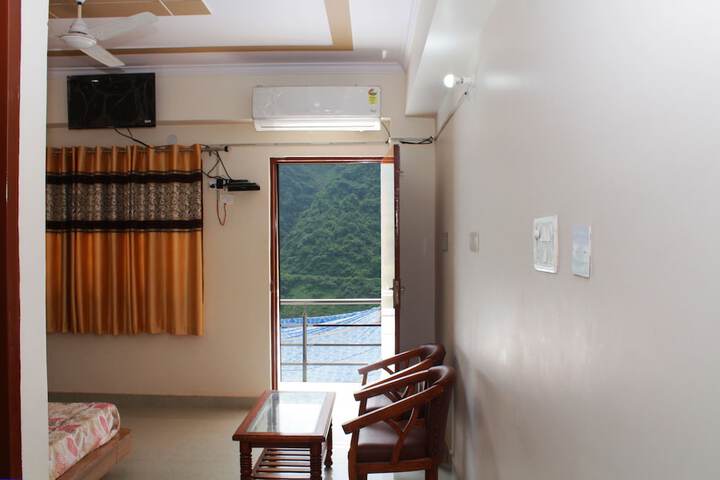 Room 5 of 37