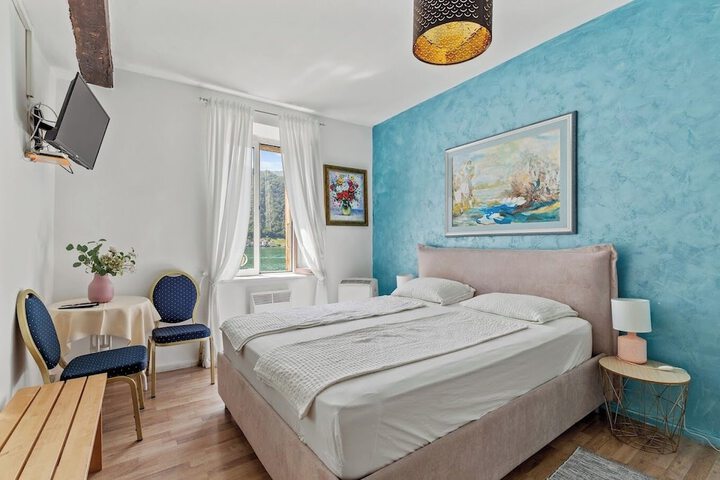 Room 12 of 36