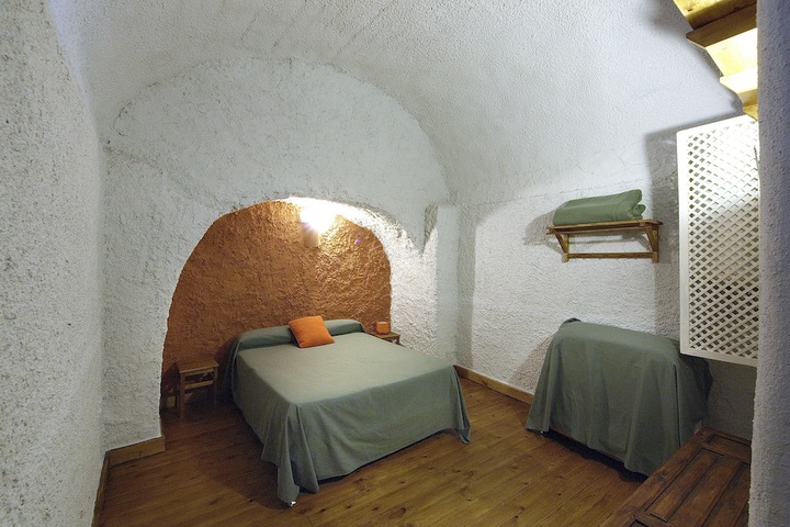 Room 2 of 40