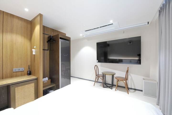 Room 14 of 64