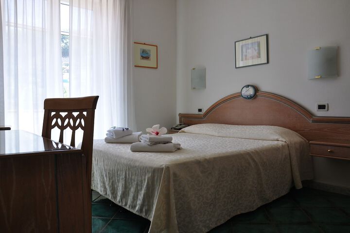 Room 5 of 63