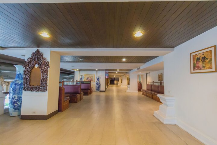 Ballroom/Hall 69 of 72