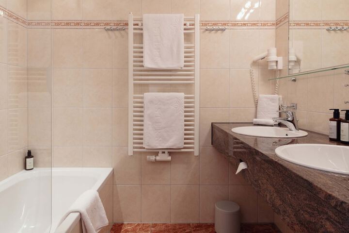 Room 40 of 72