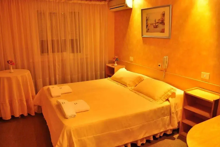 Room 5 of 19