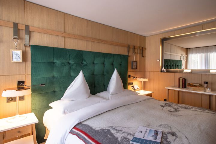 Room 30 of 102