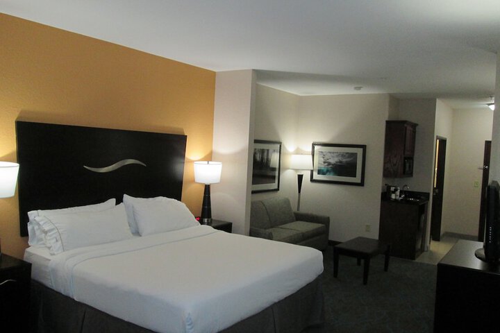 Room 3 of 28