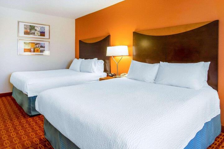 2 Queen Beds (5 of 5)