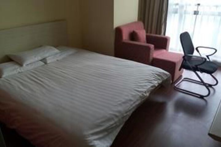 Room 4 of 13