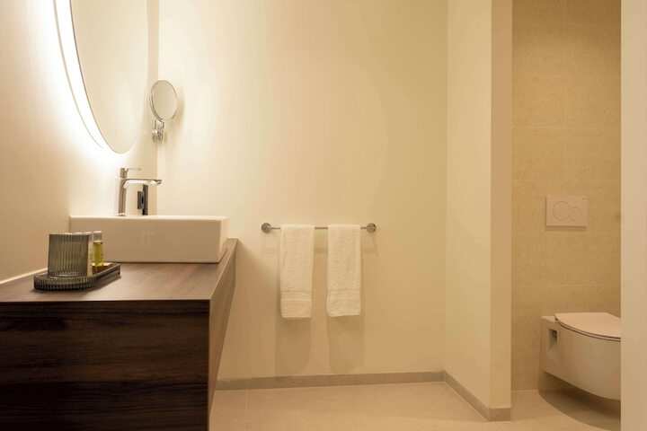 Room 44 of 82
