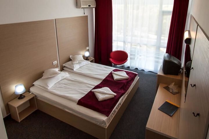 Room 3 of 38