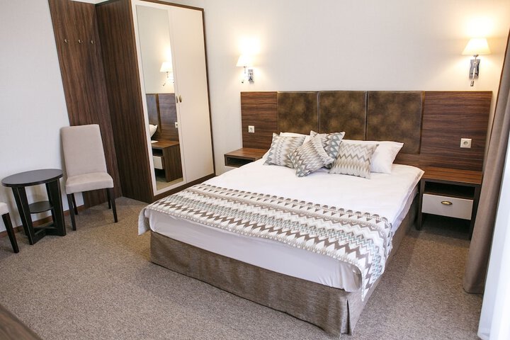 Room 12 of 48