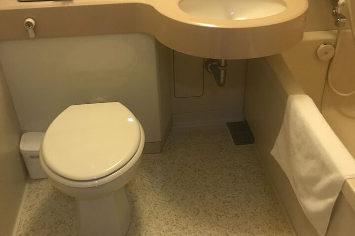 Room 12 of 32