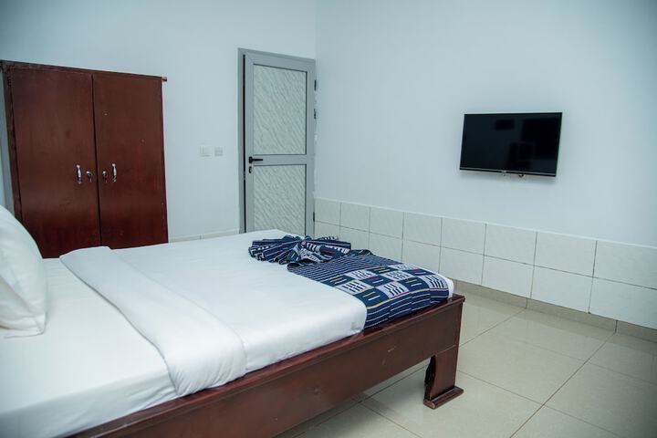 Room 8 of 110