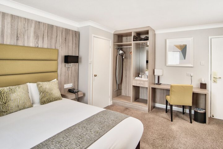 Room 9 of 32