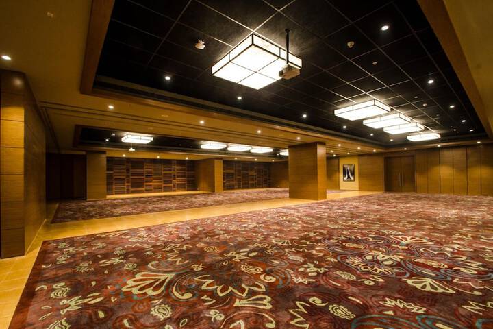 Ballroom/Hall 25 of 35