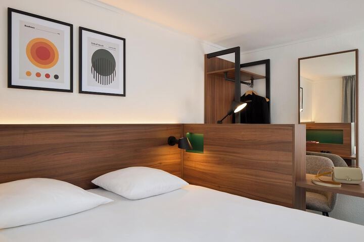 Room 9 of 31