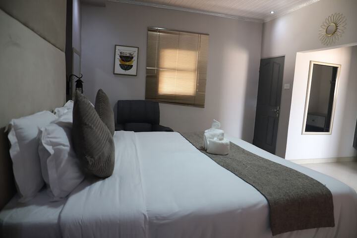 Room 3 of 6