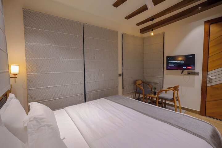 Room 4 of 10