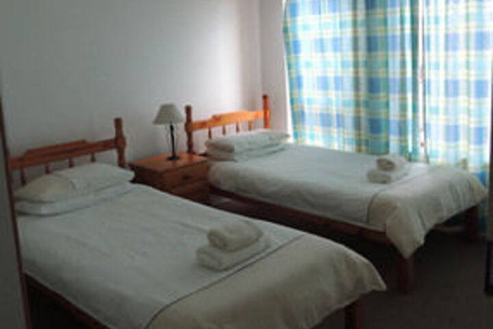Room 4 of 9