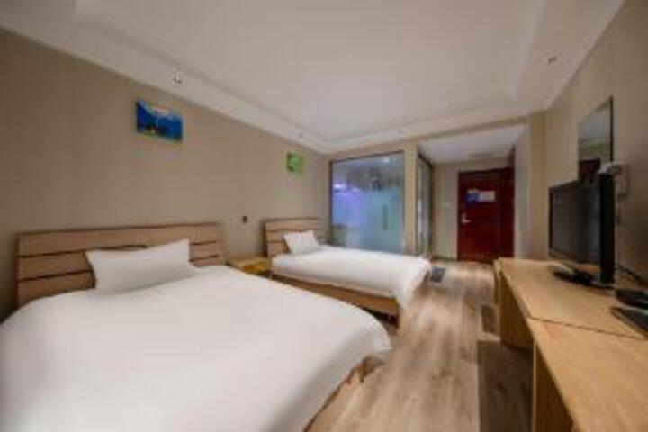 Room 16 of 18
