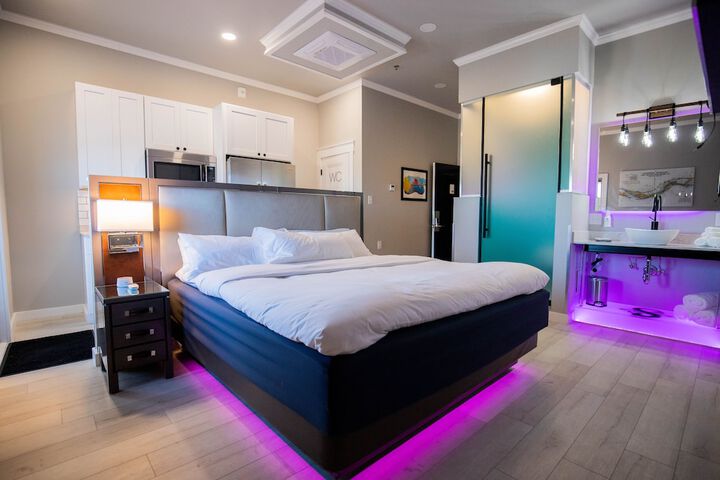 Room 2 of 140